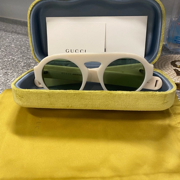 Unisex sunglasses, Brand new comes with case, identification card. - Picture 3 of 5